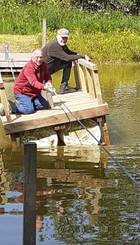 Vlot over de vijver 